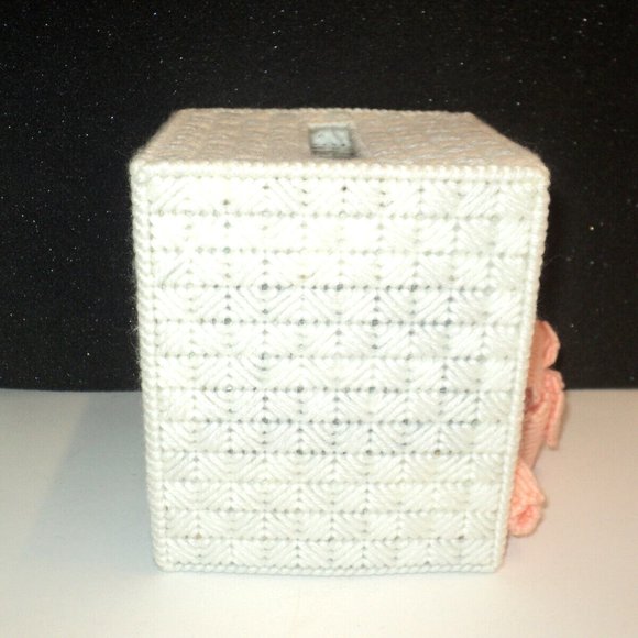 Handmade White Needlepoint Tissue Box Holder Peach Roses, Blue, Yellow Vintage - Picture 3 of 6